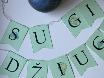 Užrašas Girlianda Su gimtadieniu