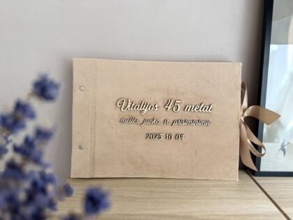 Sveikinimų Knyga / Nuotraukų Albumas "Vitalija"