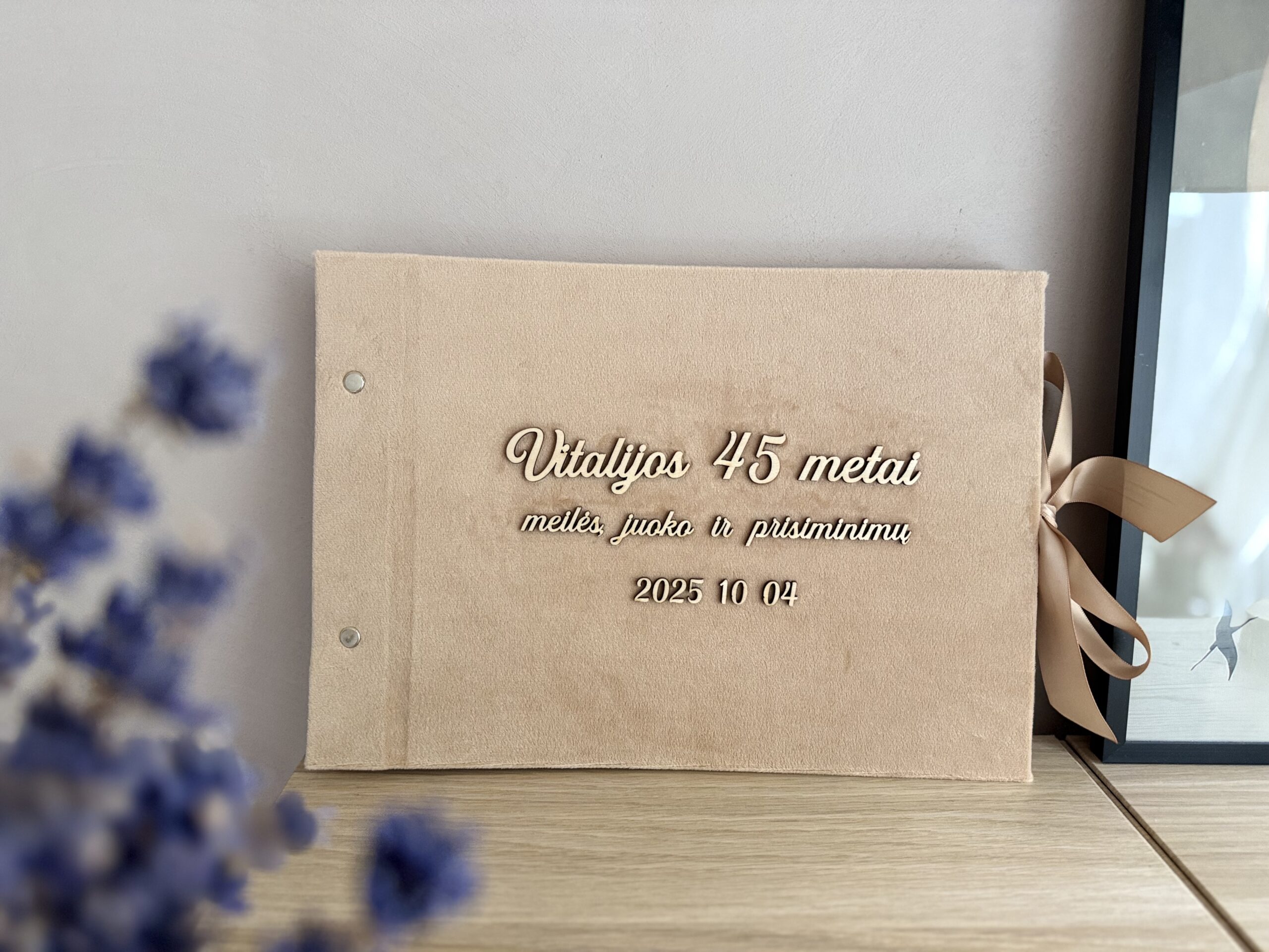 Sveikinimų Knyga / Nuotraukų Albumas "Vitalija"